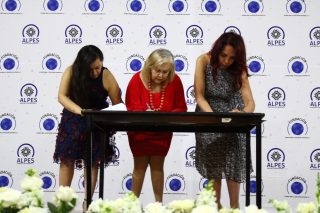 Firma de Convenio con la Asociación Nacional de Locutores con la Presidenta Dra. Rosalia Buaun Sánchez