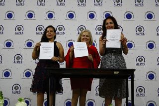 Firma de Convenio con la Asociación Nacional de Locutores con la Presidenta Dra. Rosalia Buaun Sánchez
