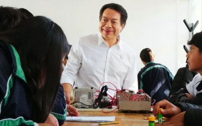 Mario Delgado reconoce a estudiantes del Conalep por excelencia y compromiso